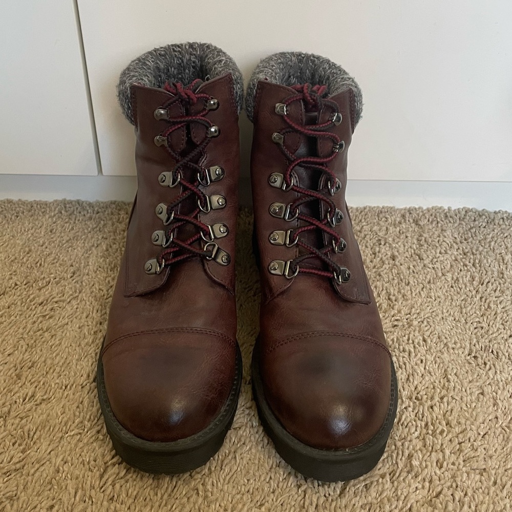 Maroon/gray laced up combat boots